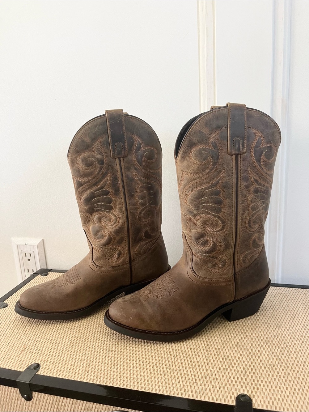 Laredo Women’s Bridget Distressed Leather Western Cowboy Boots Size 6M